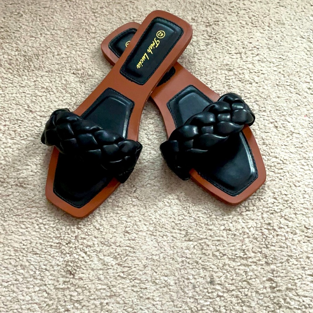 Trish Lucia Womens Square Open Toe Flat Sandals